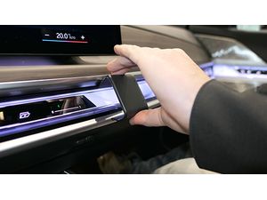 Brodit Монтажна скоба ProClip за BMW i7 G70 23-, в центъра