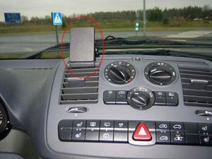 Brodit ProClip за Mercedes Benz V-Class/Viano/Vito 04-14 (само с горна част на купето), за центъра