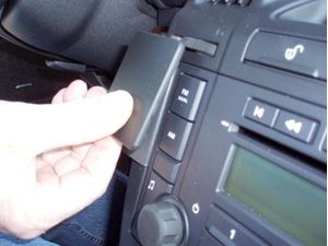Brodit ProClip montážní konzole pro Land Rover Freelander 2 07-13/LR2 08-15, na střed vlevo