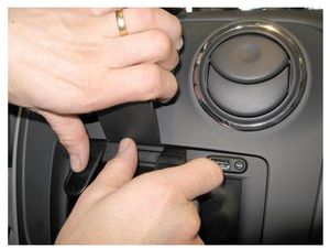 Brodit Монтажна скоба ProClip за Dacia Logan/Sandero 13-21, за център