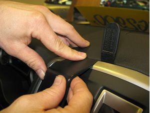 Brodit ProClip Halterung für Cadillac BLS 06-10, mittig