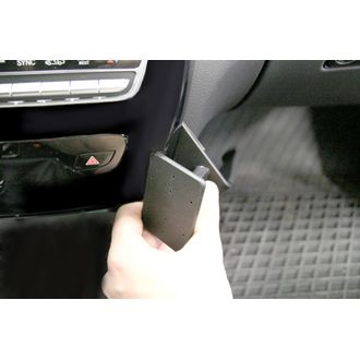 Brodit ProClip Mercedes Benz C-Class (180-320) 14-21 (jen manuál, ne dřevěný panel), na střed