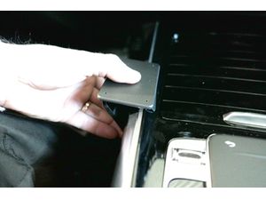 Brodit ProClip montážní konzole pro Mercedes Benz B-Class 19-24 (jen automat), na střed vlevo dolů
