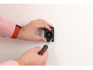 Brodit suport auto pentru Apple iPhone 15 Pro Max fără carcasă, cu încărcare ascunsă