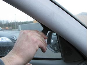Brodit ProClip Halterung für Mercedes Benz E-Klasse (200-430) Limousine, Coupé 02-09, links