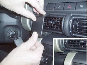Brodit ProClip montážní konzole pro Land Rover Freelander 04-06, na střed