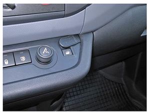 Brodit ProClip pro Citroen Berlingo Family/Transport/Peugeot Partner 08-18 (jen automat), na střed