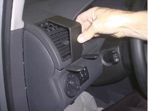 Brodit ProClip montážní konzole pro Volkswagen Touran 03-15, vlevo na mřížku