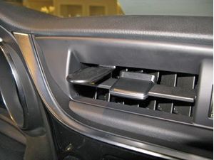 Brodit ProClip Toyota Corolla 16-18/Toyota Auris/Auris Full Hybrid 16-19, в центъра