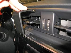 Brodit ProClip Toyota Corolla 16-18/Toyota Auris/Auris Full Hybrid 16-19, в центъра