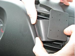 Brodit Монтажна скоба ProClip за Iveco Daily 15-24, за център