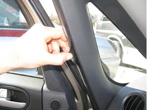 Brodit ProClip montážní konzole pro Mitsubishi Colt 09-14, vlevo na sloupek