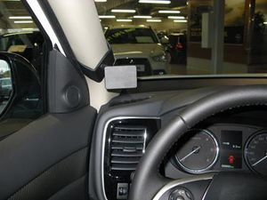 Brodit ProClip montážní konzole pro Mitsubishi Outlander 13-21, vlevo na sloupek