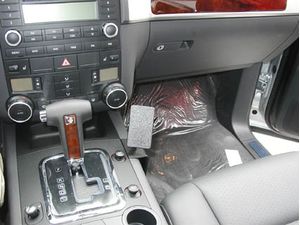 Brodit ProClip Halterung für Volkswagen Touareg 03-10, für Mitteltunnel