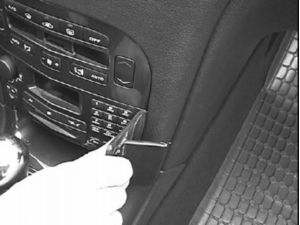 Brodit Монтажна скоба ProClip за Peugeot 607 01-09, централна дясна
