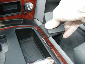 Brodit Suport de montare ProClip pentru Jeep Grand Cherokee 05-10/Commander 05-10, centru dreapta jos