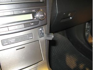 Brodit ProClip montážní konzole pro Toyota Avensis 09-15, na střed vpravo dolů