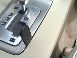 Brodit ProClip montážní konzole pro Volvo S80 07-10, V70 II 08-10, XC70 08-10, na středový tunel
