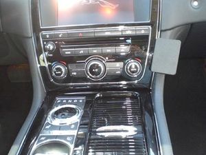 Brodit Монтажна скоба ProClip за Jaguar XJ 10-19, в центъра