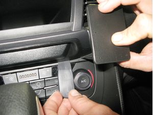 Brodit ProClip pro Ford Tourneo Connect 19-22/Transit Connect 19-24, na střed vpravo