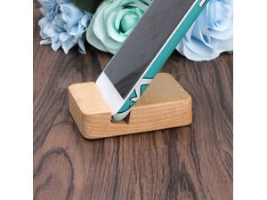 Dřevěný stojánek na mobilní telefon