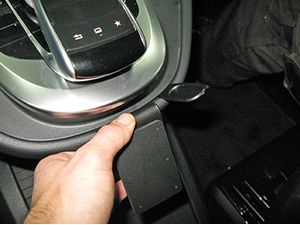 Brodit ProClip montážní konzole pro Mercedes Benz V-Class 16-24, na střed dolů