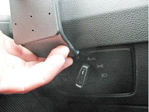 Brodit ProClip pro Volkswagen Arteon 17-24/Passat 15-23/Alltrack 16-23, vlevo pod mřížku