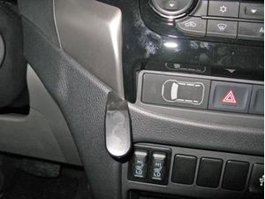 Brodit ProClip Halterung für Fiat Fullback 16-21/Mitsubishi L200 16-19, Mitte links