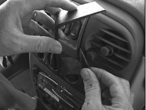 Brodit ProClip montážní konzole pro Chrysler PT Cruiser 00-05, na střed vpravo