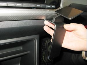 Brodit Монтажна скоба ProClip за Skoda Citigo/Volkswagen UP/Seat Mii 17-22, център дясно надолу