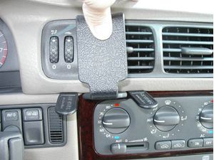 Brodit ProClip montážní konzole pro Volvo C70 97-05, S70/V70 97-00, na střed vlevo