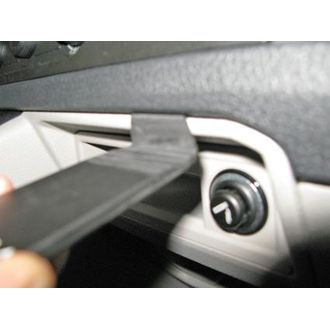 Brodit ProClip Volkswagen T6 Transporter/Pickup/Caravelle 16-20 (bez víka přihrádky),na střed vpravo