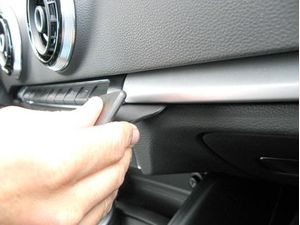 Brodit ProClip montážní konzole pro Audi A3/S3 13-20, na střed vpravo