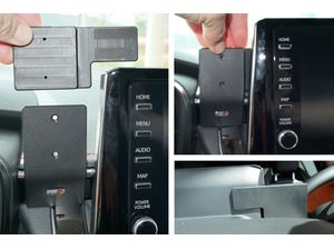 Brodit ProClip за Toyota Corolla 19-23/Suzuki Swace 21-24 (не за стерео JBL), в средата