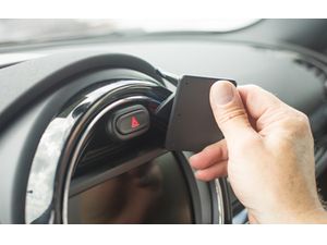 Brodit ProClip montážní konzole pro Mini Cooper Clubman 16-23 (jen pro 8,8" displej), na střed