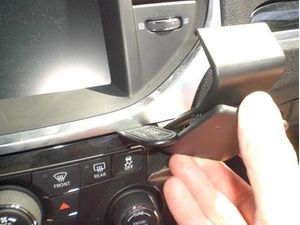 Brodit ProClip Halterung für Lancia Thema 12-15, Mitte rechts