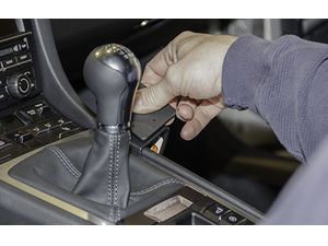 Brodit ProClip ProClip Porsche Cayman (981) 12-21/Boxster (981) 12-20/911 (991) 12-16, centru dreapta jos