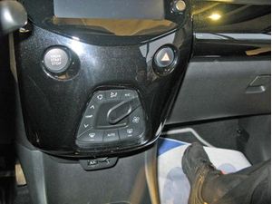 Brodit ProClip pro Citroen C1/Peugeot 108/Toyota AYGO 14-21 (jen s klimatizací), na střed