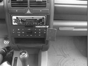 Brodit ProClip Halterung für Audi A2/S2 01-05 (nicht für Fahrzeuge mit Werksnavigation), für die Mitte