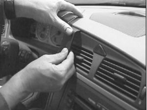 Brodit Suport de montare ProClip pentru Volvo S60 00-10/V70 N 00-08/XC70 00-07, centru stânga