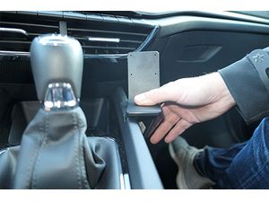 Brodit Монтажна скоба ProClip за Skoda Octavia IV 20-24, от центъра надясно до долу