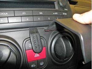 Brodit ProClip montážní konzole pro Citroen Nemo/Fiat Fiorino/Peugeot Bipper 08-21, na střed