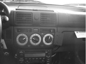 Brodit ProClip Halterung für Toyota MR2 Spyder 00-05, mittig