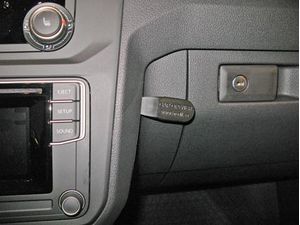 Brodit Монтажна скоба ProClip за Volkswagen Caddy/Caddy Life 16-20, централно дясно