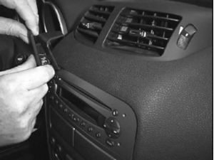 Brodit ProClip montážní konzole pro Alfa Romeo 147 01-11/GT 04-11, na střed