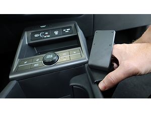 Brodit ProClip montážní konzole pro Hyundai Kona/Kona Hybrid 24-25, na střed vpravo dolů
