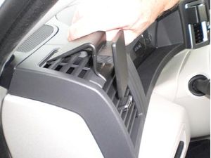 Brodit ProClip montážní konzole pro Jeep Grand Cherokee 08-10, vlevo na mřížku