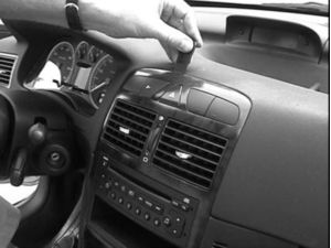 Brodit ProClip Halterung für Peugeot 307 01-09, Mitte links