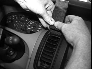 Brodit ProClip за Renault Trafic/Opel Vivaro/Nissan Primastar 02-10, централно ляво
