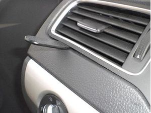 Brodit ProClip montážní konzole pro Volkswagen Jetta 11-18, vlevo na mřížku ventilace